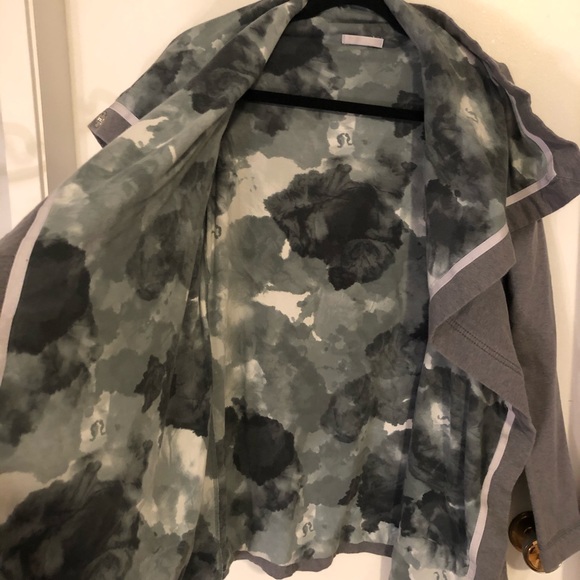 Lululemon Savasana Wrap - Grey - Size 4 - Picture 5 of 5